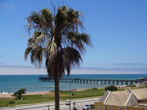 Отель Swakopmund Beach Front Apartment  Свакопмунд